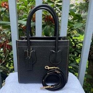Coach Cashin Carry Tote 22 in Black